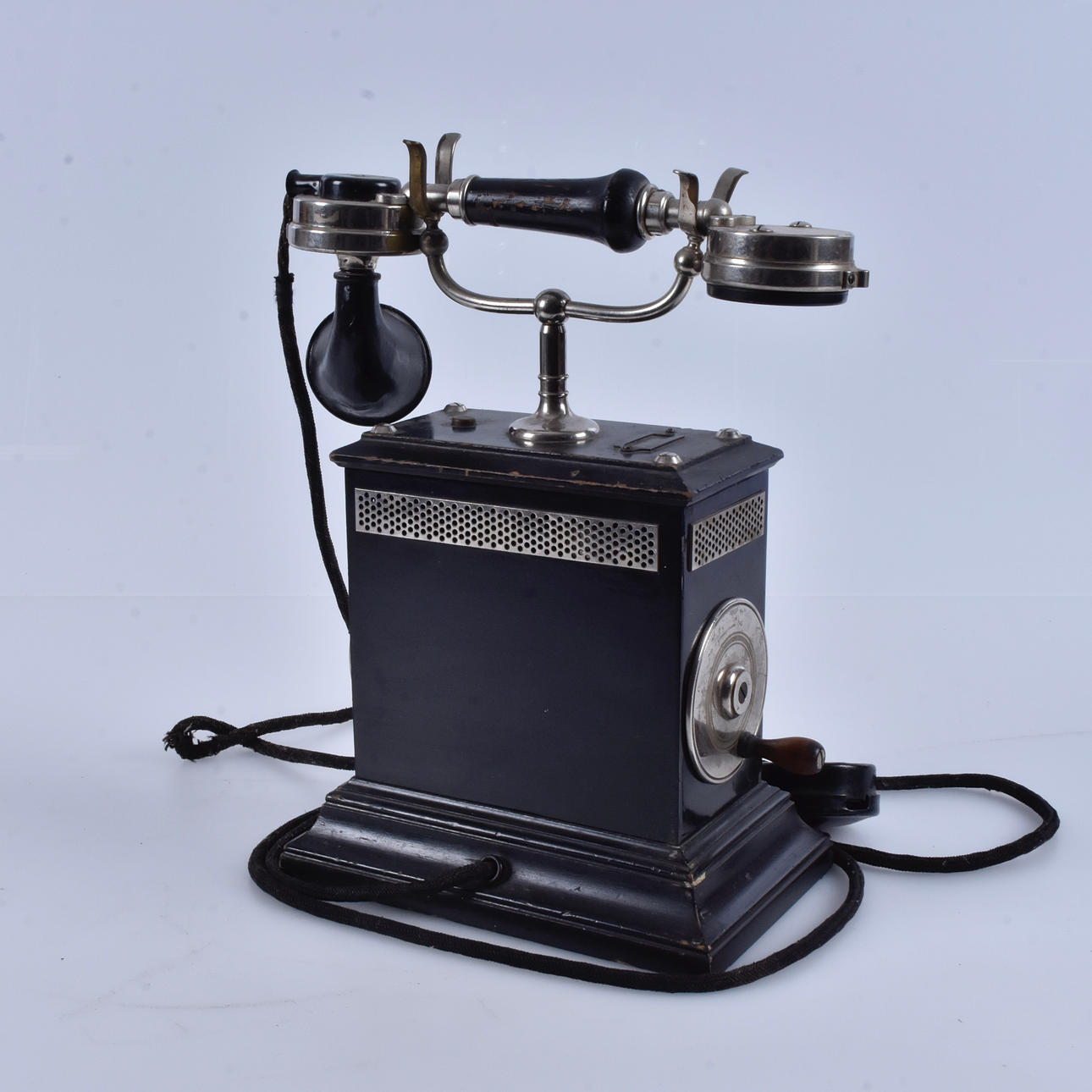 TELEFON, äldre modell, 1900-tal.