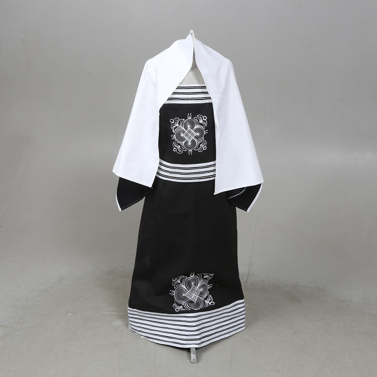 KOSTUME, 3 dele, Sydafrika, 2000 århundrede.