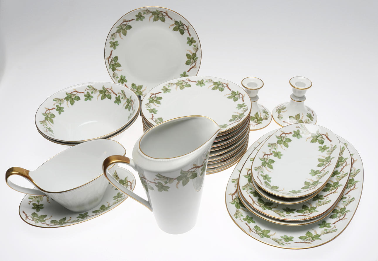 KAFFE och MATSERVIS, 91 delar, porslin, Vinranka, Hackefors.