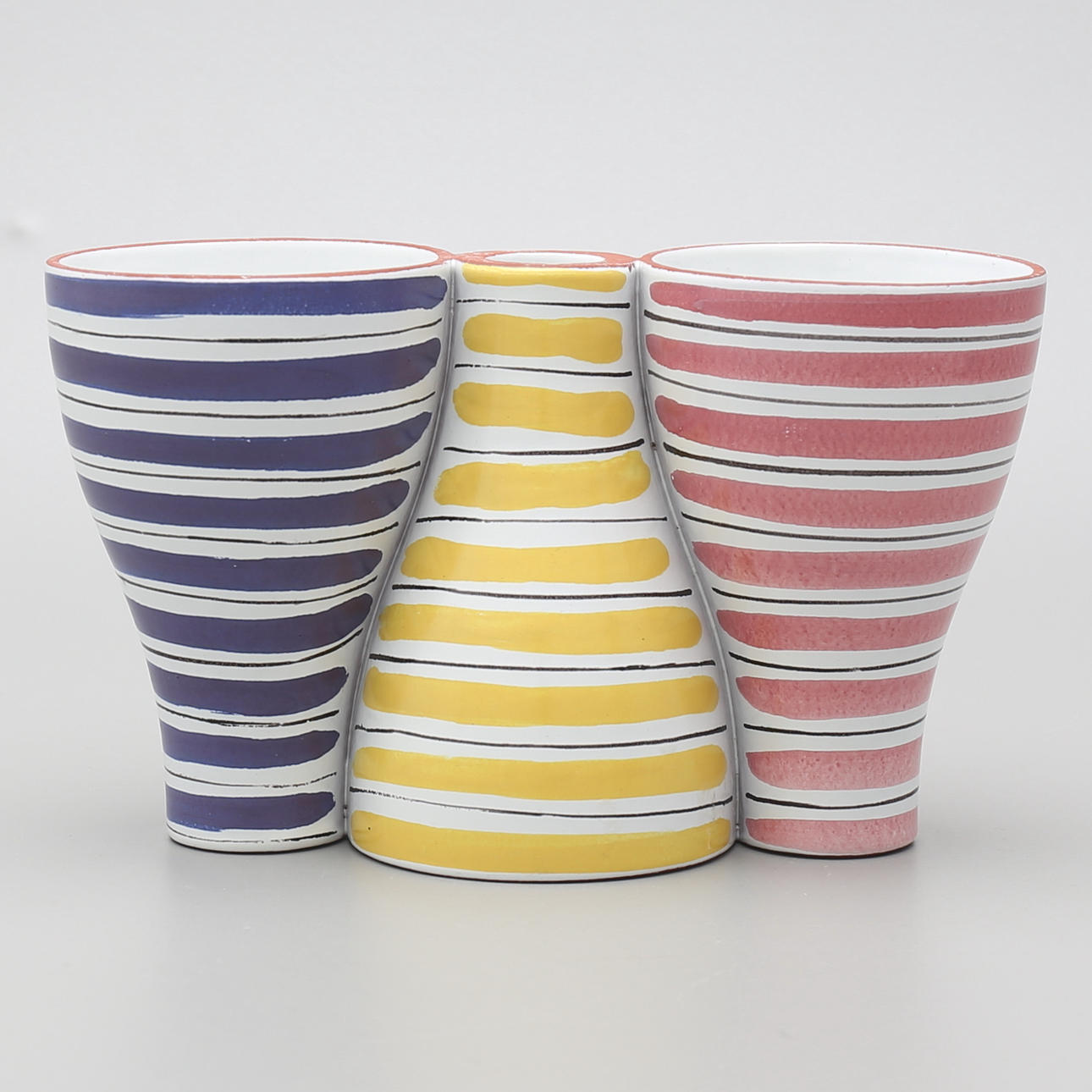 STIG LINDBERG. Vas/ljusstake, fajans, "Snurran", Gustavsberg.