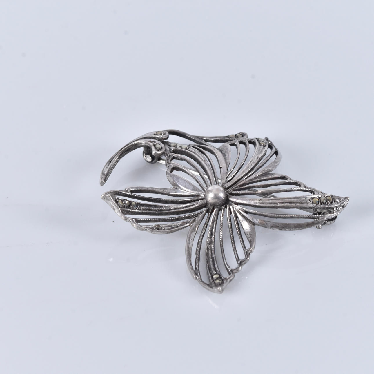 RINTAKORU, markasiteilla, hopea.