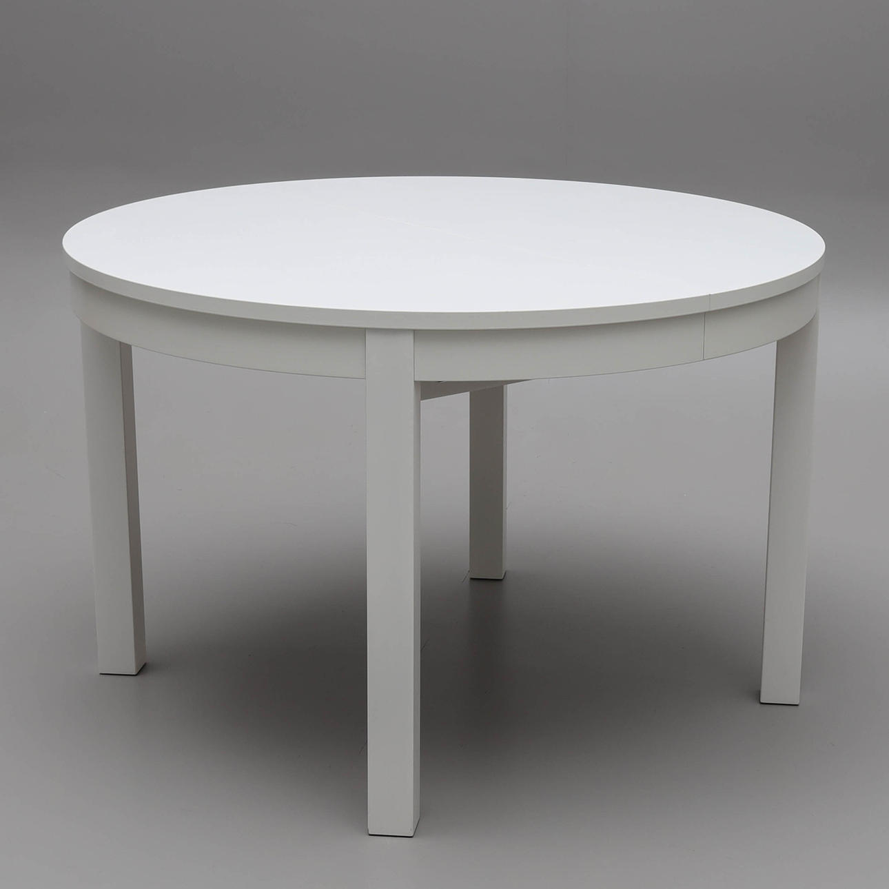 Esstisch, weiß lackiert, „Bjursta“, Ikea.