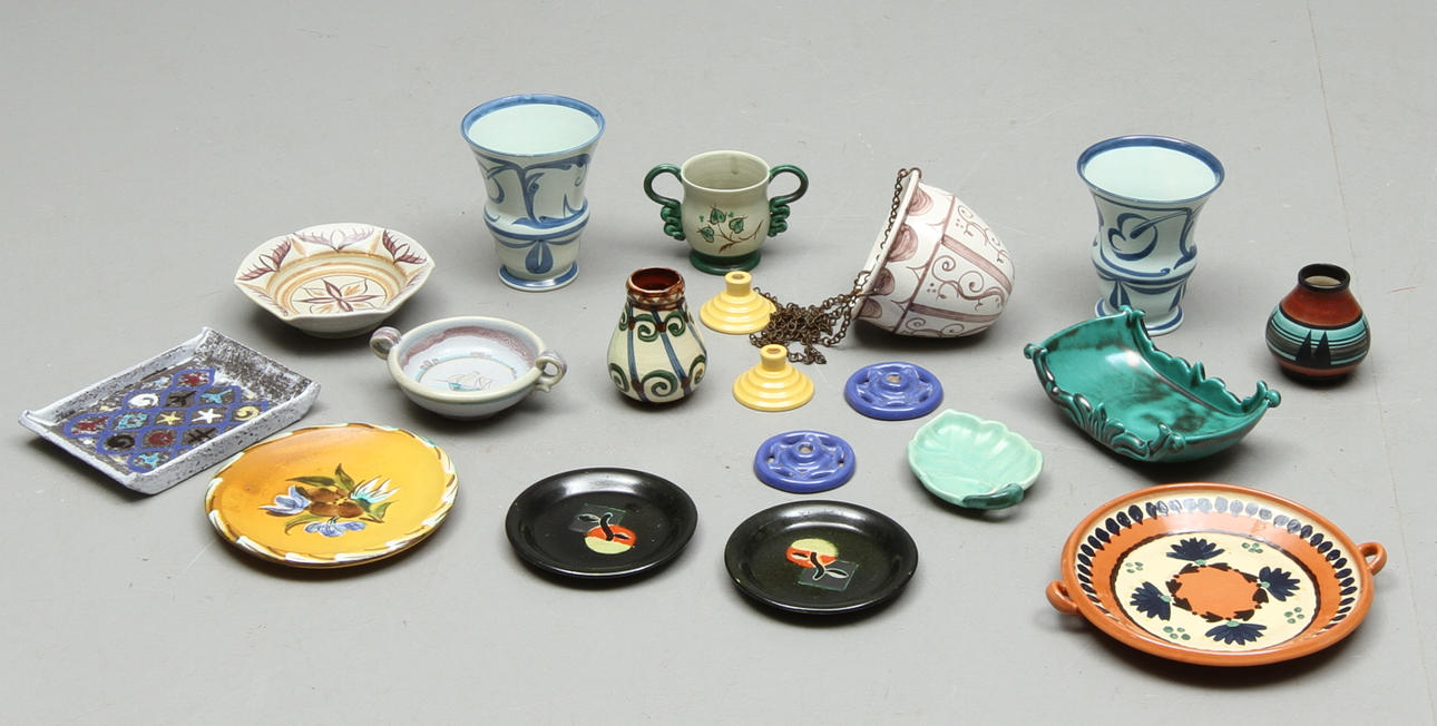 PARTI KERAMIK, 19 delar, bland annat, Allan Ebeling, Eva Jancke Björk, Maggie Wibom. St Erik, Ekeby, Bo-Fajans.