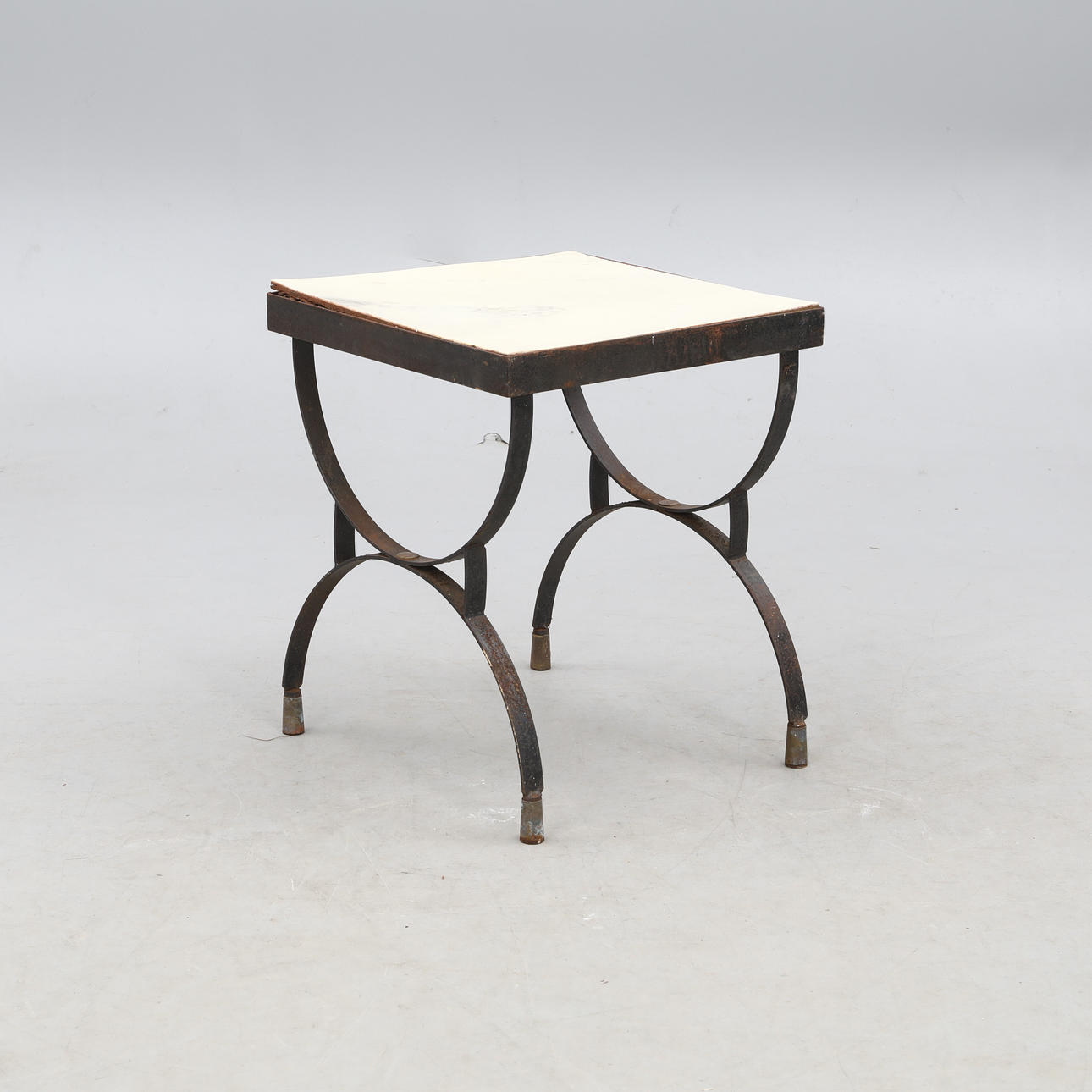 BEISTELLTISCH/RELIEFTISCH, GUSSEISEN.