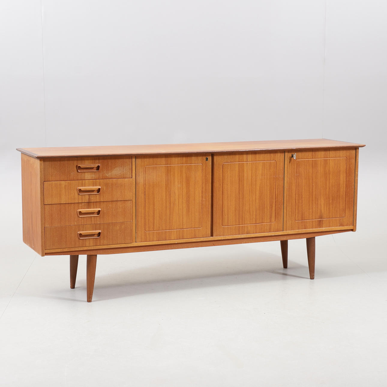 SENKKI, tiikkiä 1960-luku.