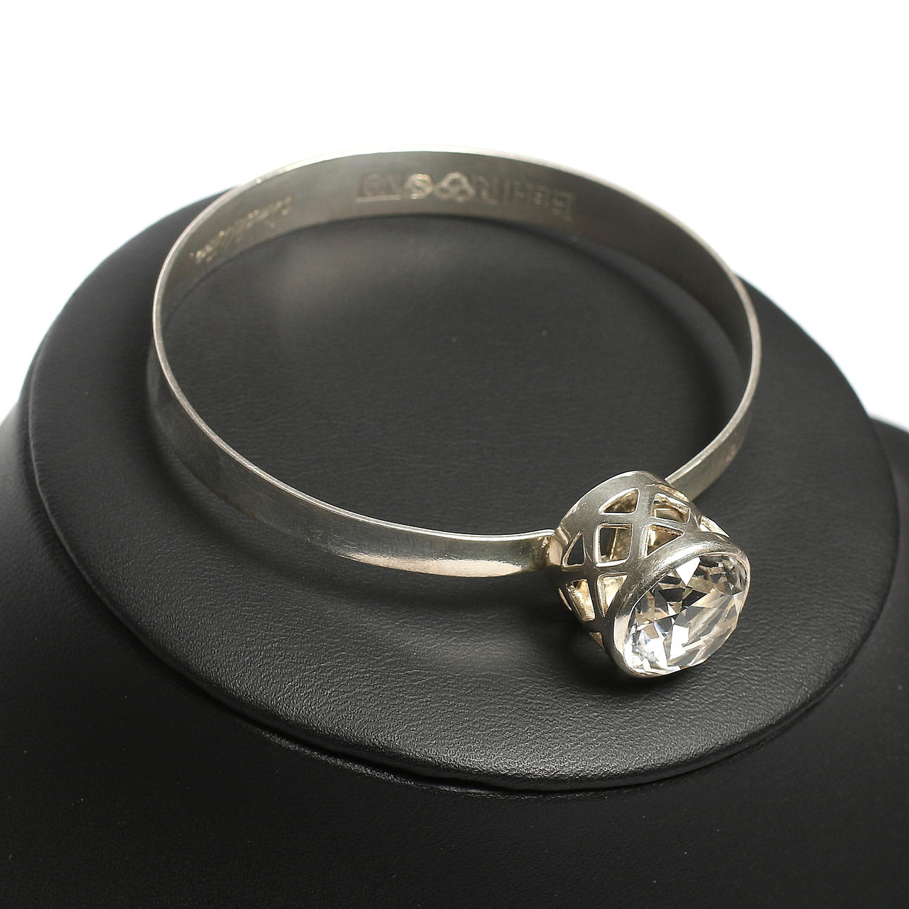 ARMBAND, silver och bergkristall, Åke Lindström för Bengt Hallberg, Köping, signerad, 1971. Vikt 7 gram.