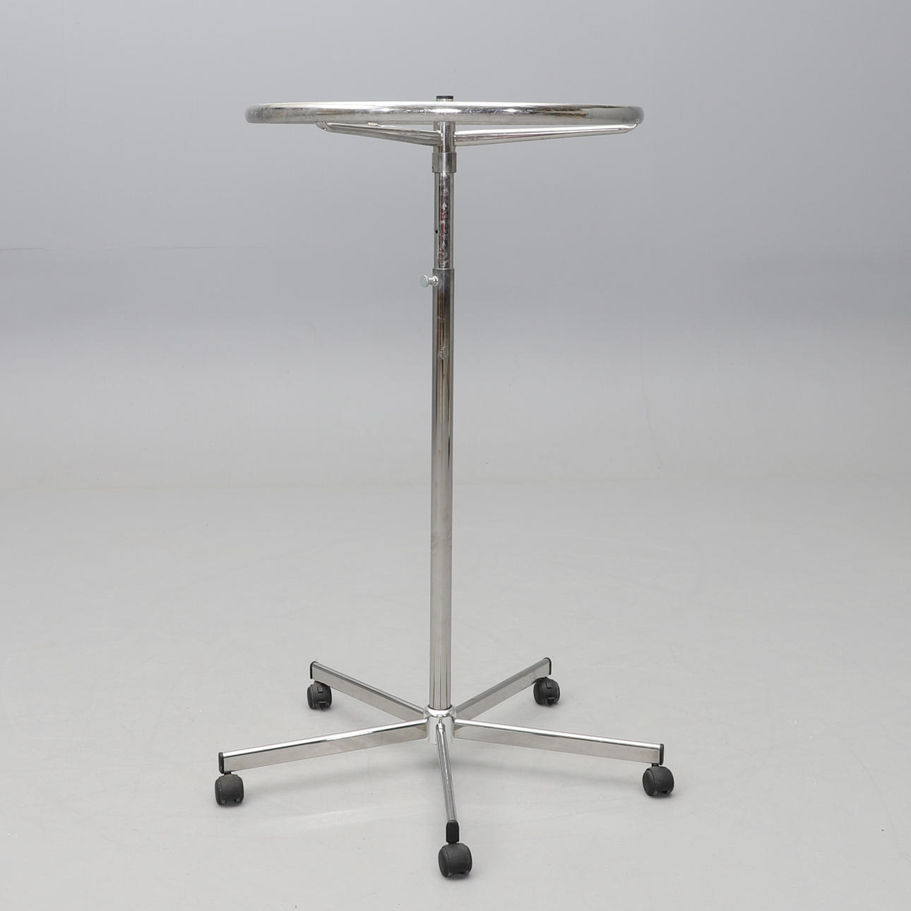 KLÄDSTÄLLNING, rund.