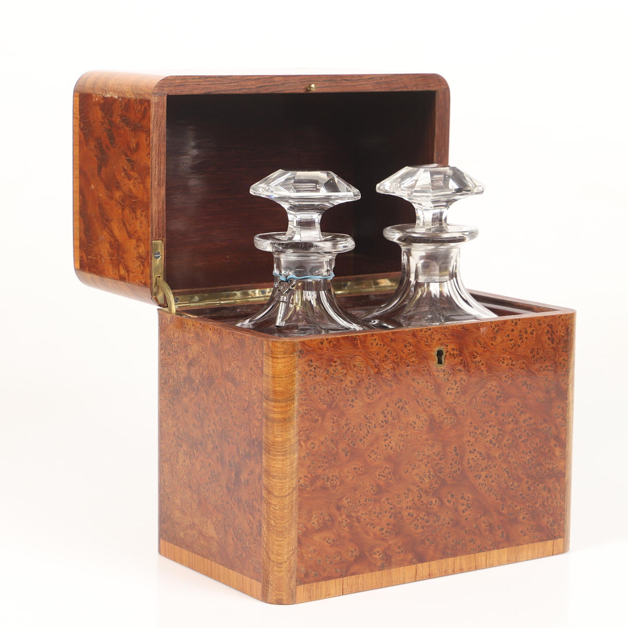 SCHATULL CON DECANTADORES, intarsia/vidrio, 1929.