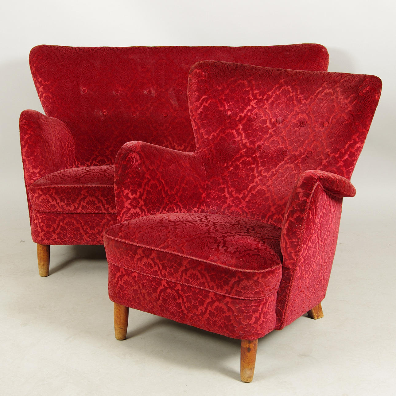 SOFFGRUPP, röd plysch, 1900-talets mitt.