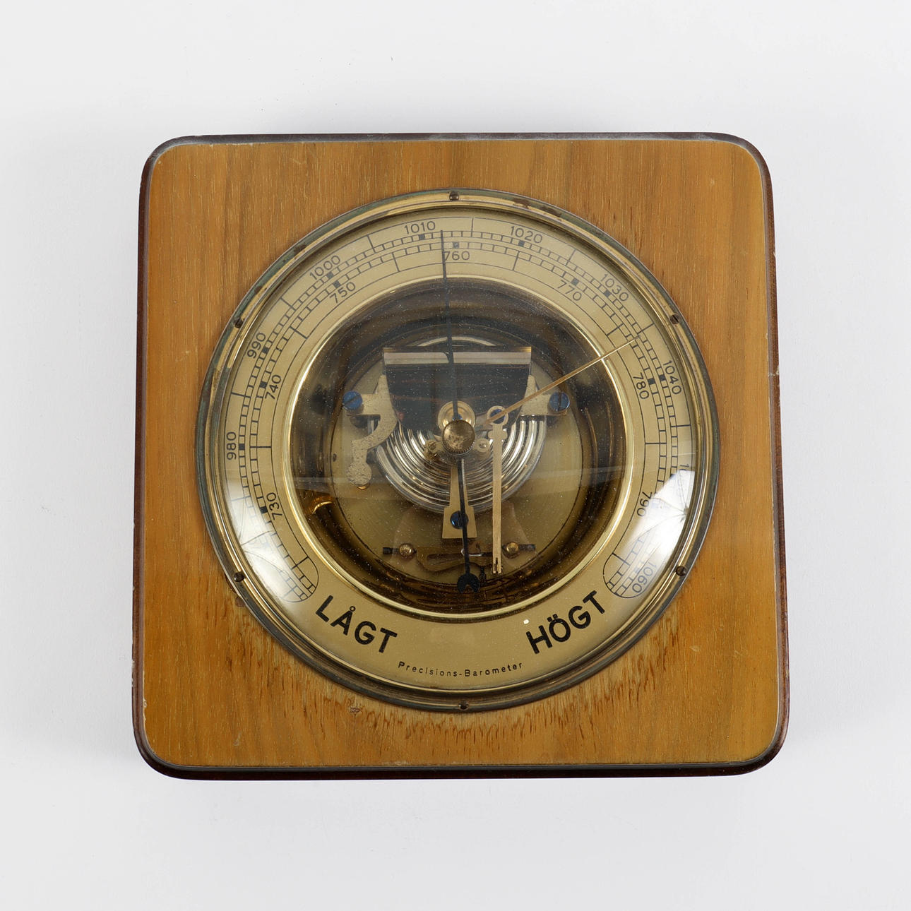 BARÓMETRO marcado como Lange.