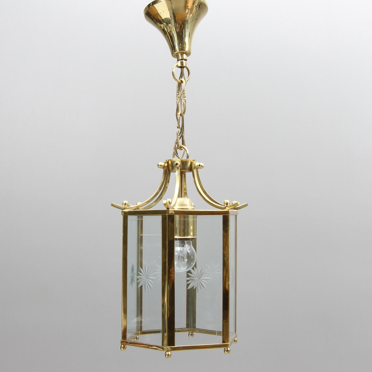 TAKLYKTA, gulmetall och glas, 1900-talets andra hälft.