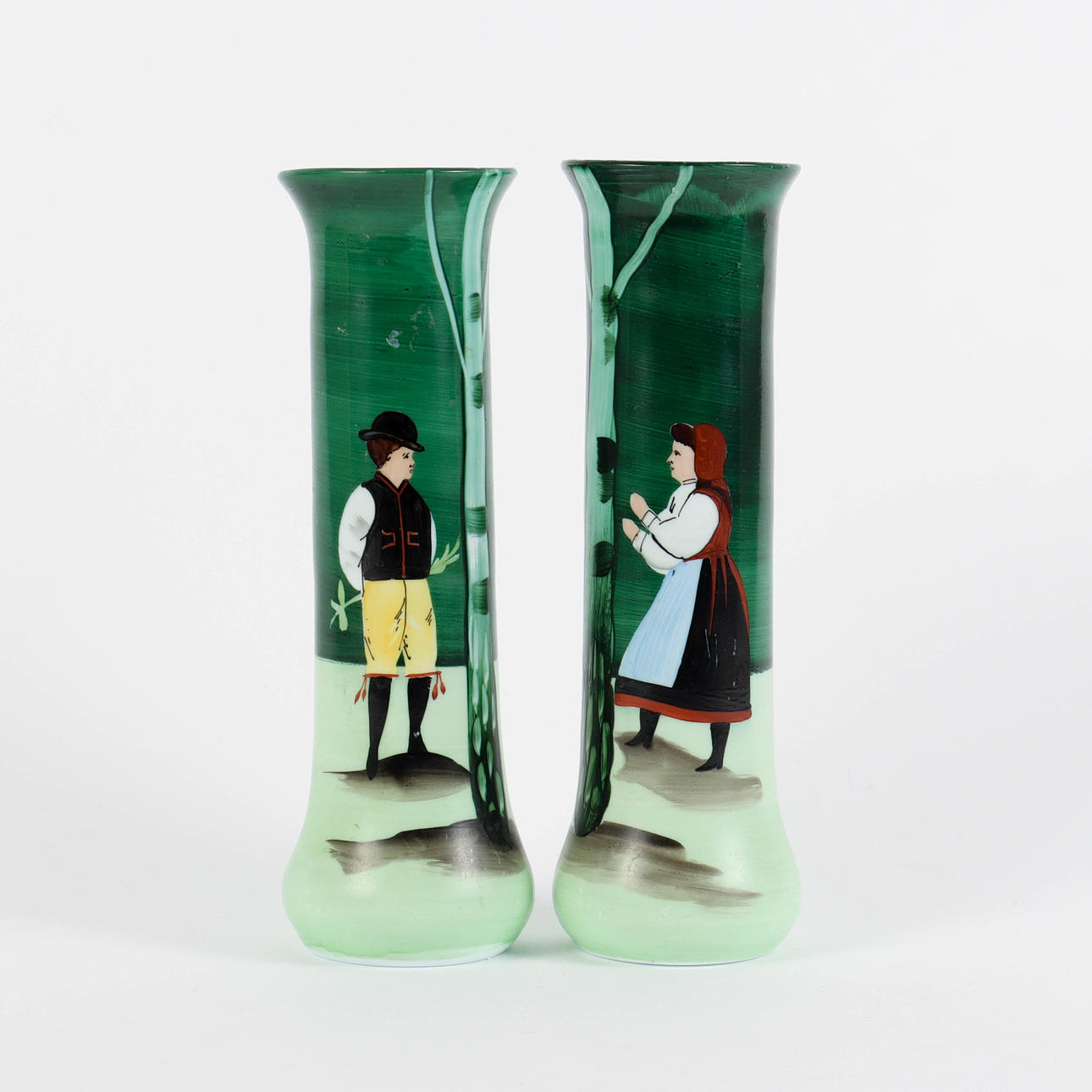 PARVASES, soplados con decoración pintada.