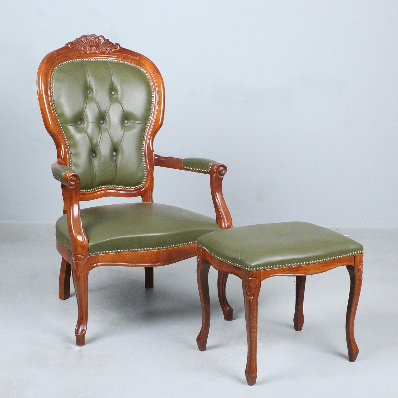 Chesterfield stil stol og skammel.