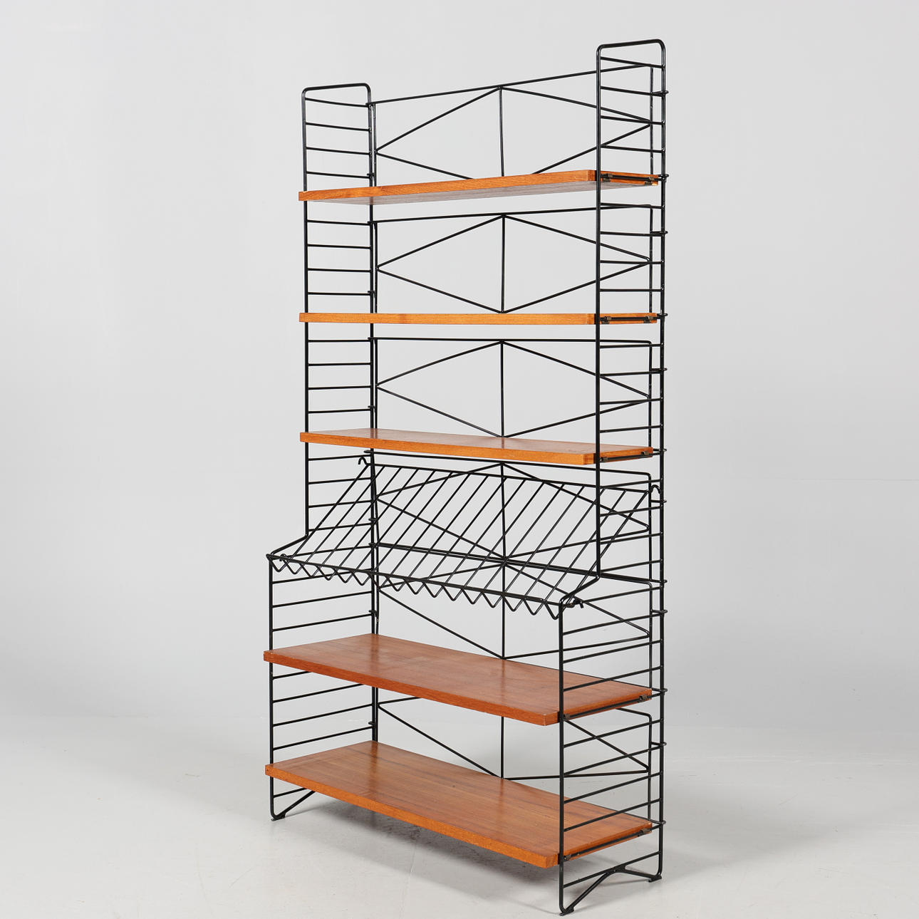 BOKHYLLA, string, "The ladder shelf".