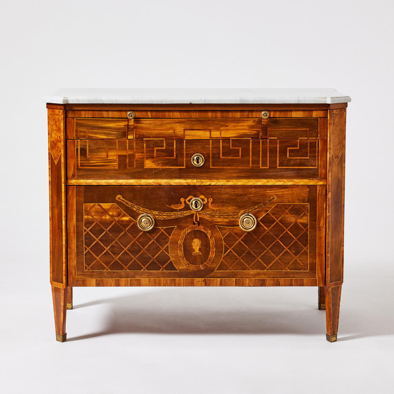 JONAS WESTRING (carpenter and lacquer in Gränna 1798-1828) attributed, chest of drawers, Gustavian, veneered with elm, elm root, birch and fruit wood, brass fittings.