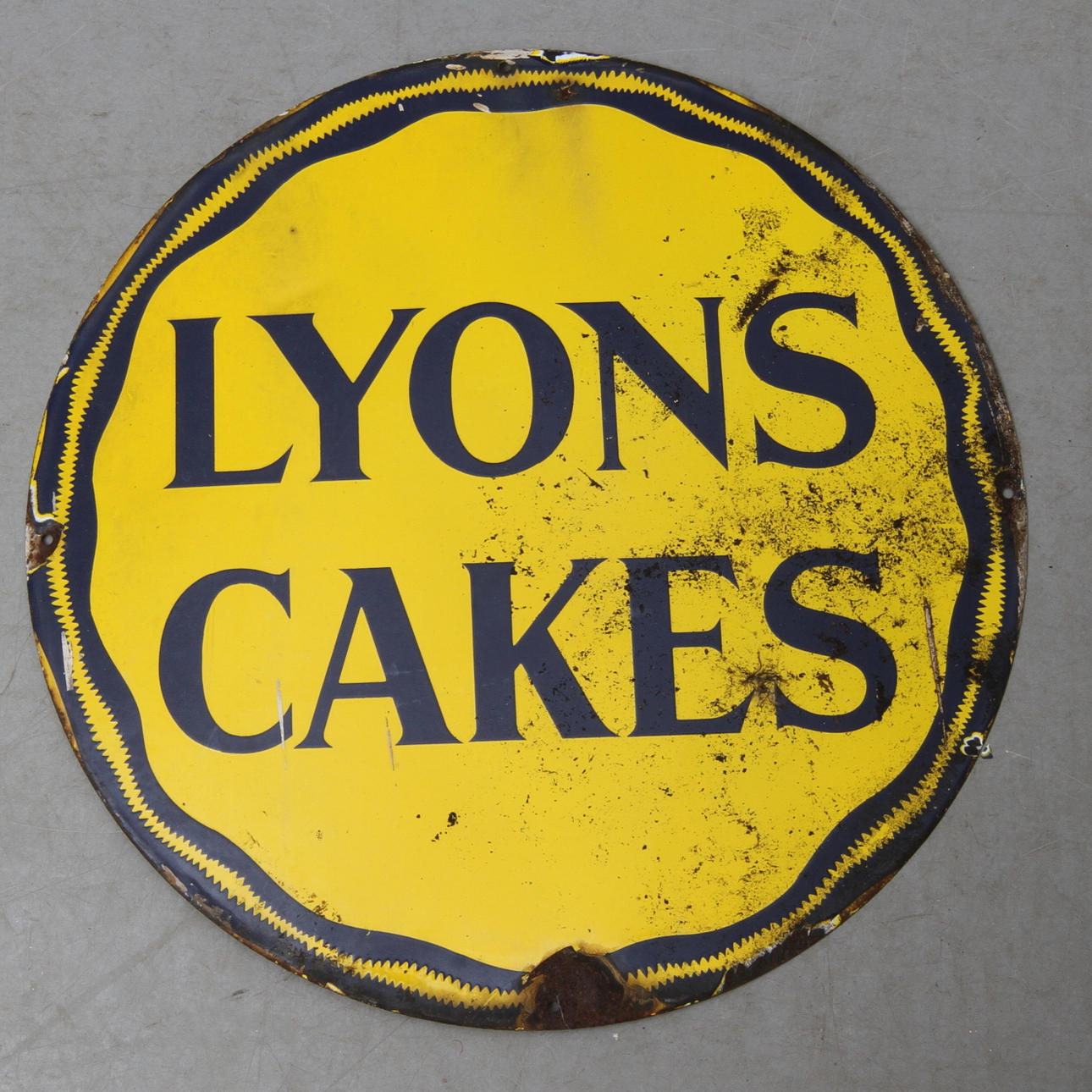 EMALJSKYLT, "Lyons Cakes", 1900-tal.
