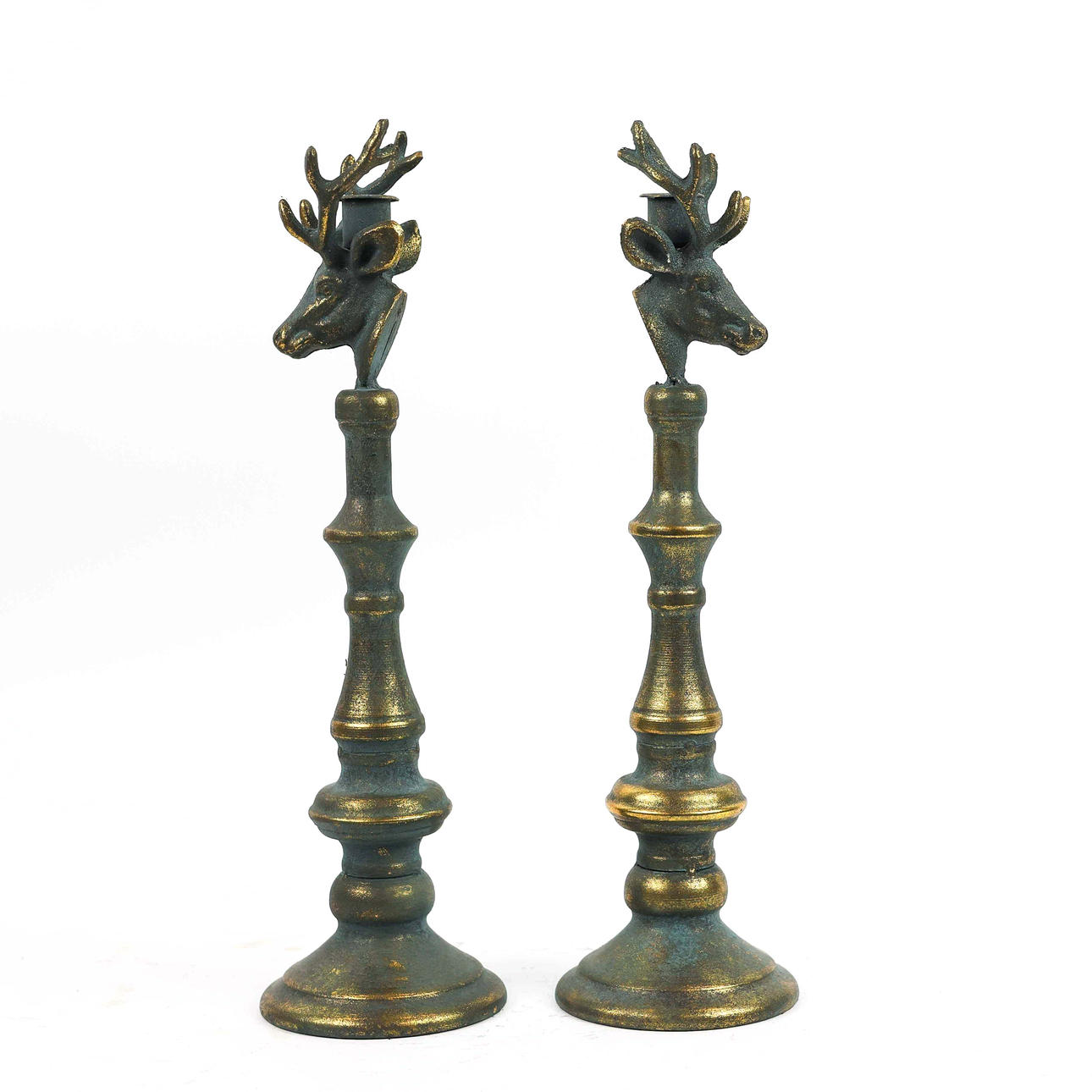 KERZENSTÄNDER, EIN PAAR, MIT HIRSCHKOPF-DETAIL.