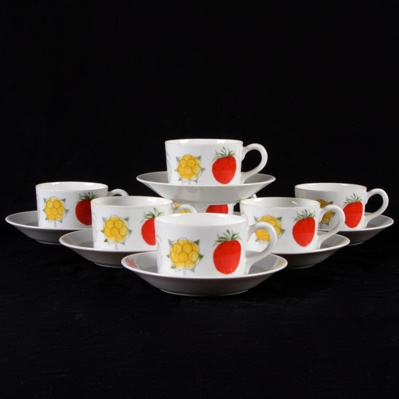 KAFFEKOPPAR, med fat, 7 st. Porslin, Esteri Tomula, Arabia, 1900-talets mitt.