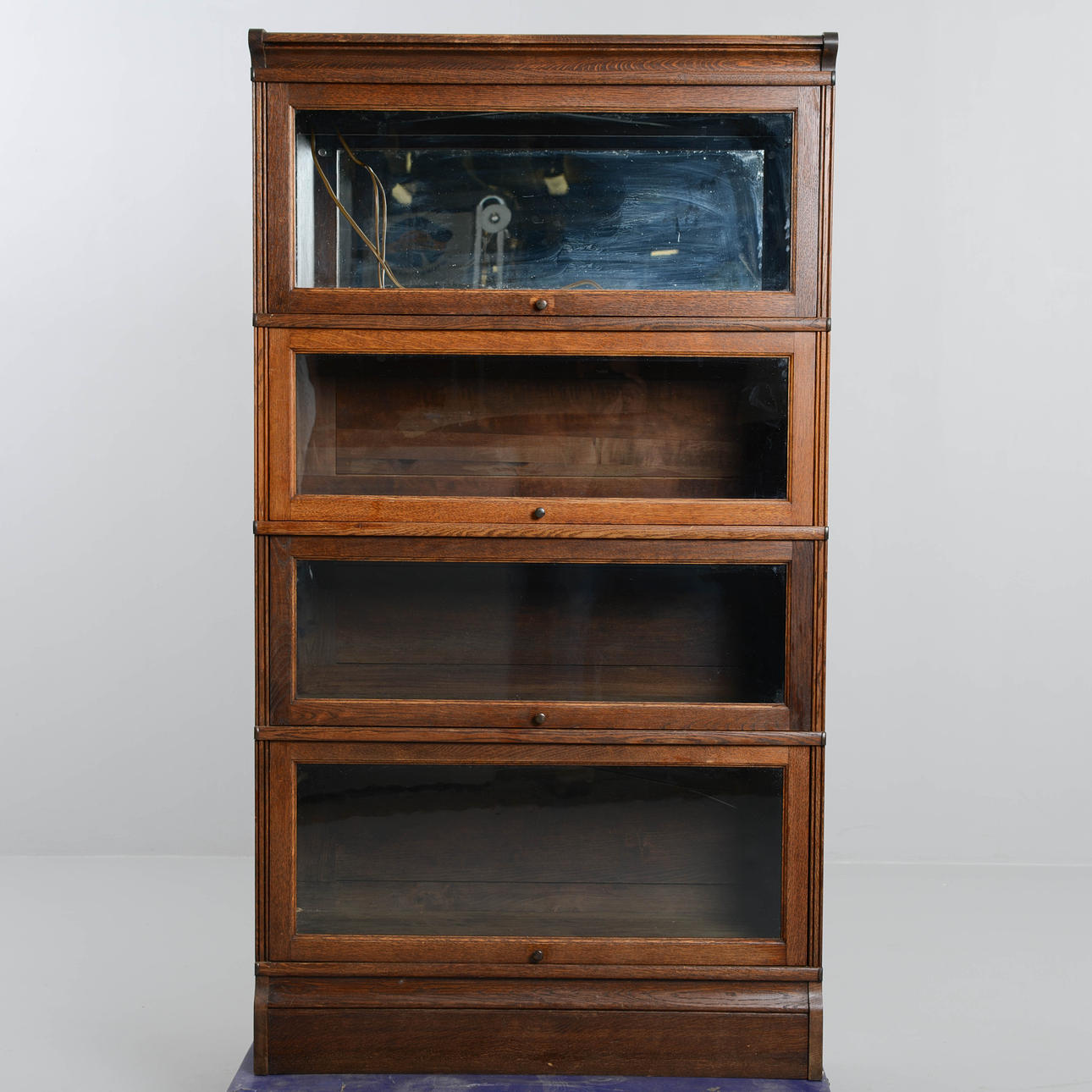 Bücherregal aus Eichenholz, 20. Jahrhundert.