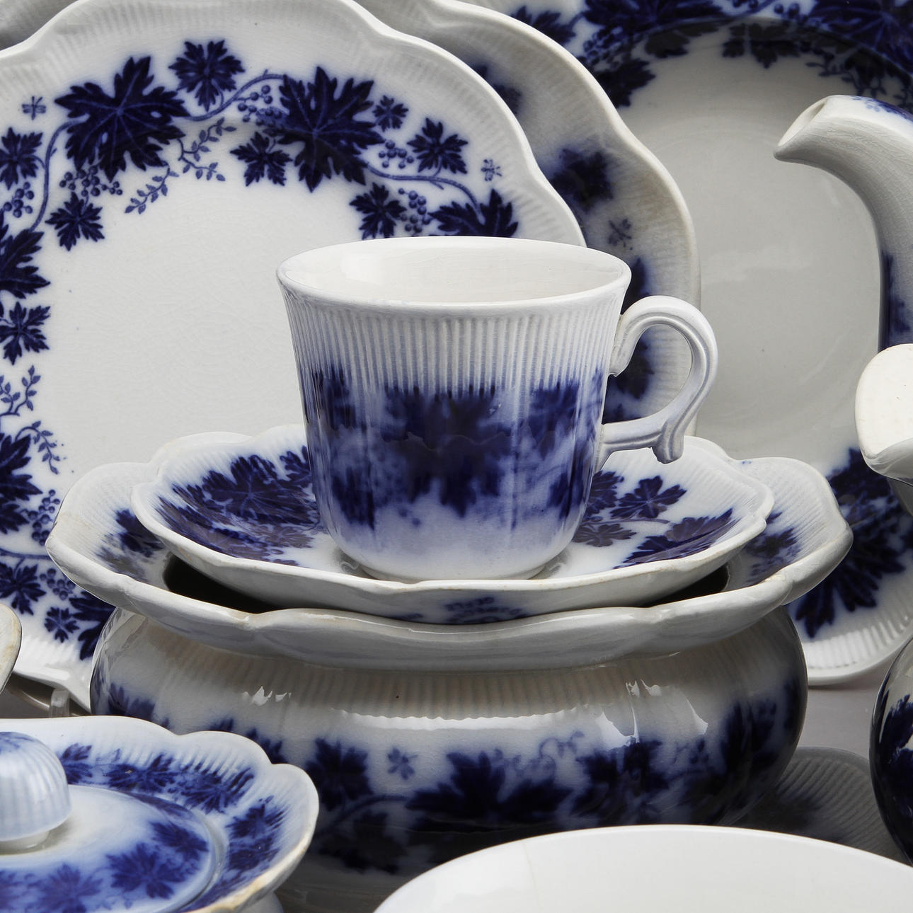 SERVIS,ca 70 delar, "Vinranka", Gefle.