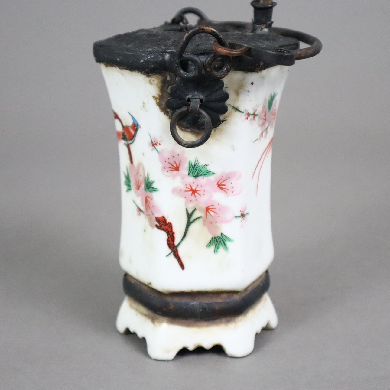 PIPA DE OPIO - China, porcelana, estructura de metal, decoración de pájaros.