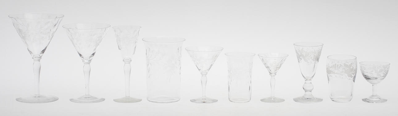 GLASSERVISER, 2 st, ca 80 delar, bl.a. Boda, 1900-tal.