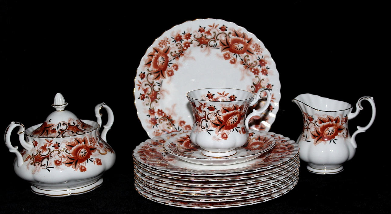 KAFFESERVIS, 33 delar, porslin, " Keepsake " Royal Albert, England.