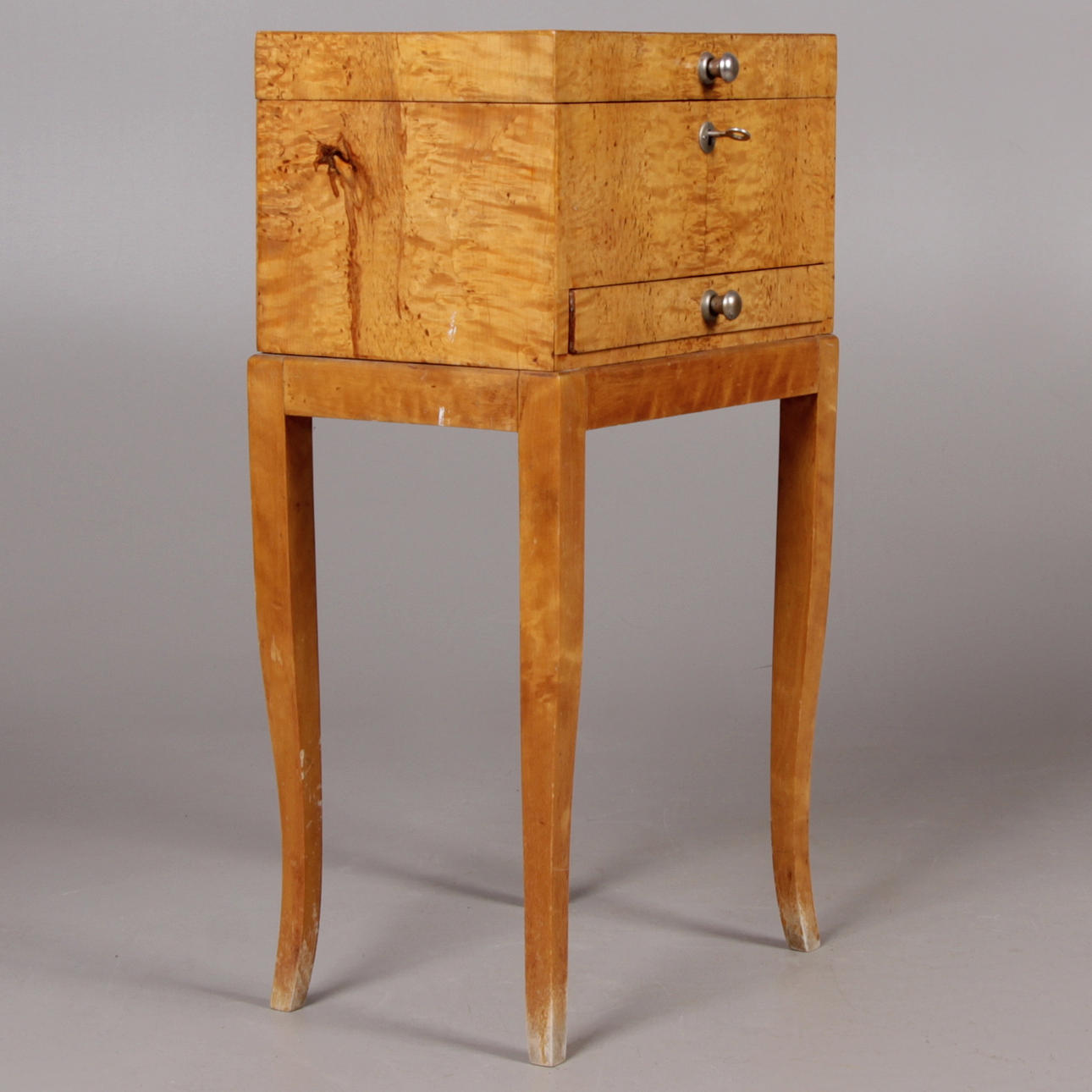 BYRÅ/SYBORD, björk samt rotfanér, 1900-tal.