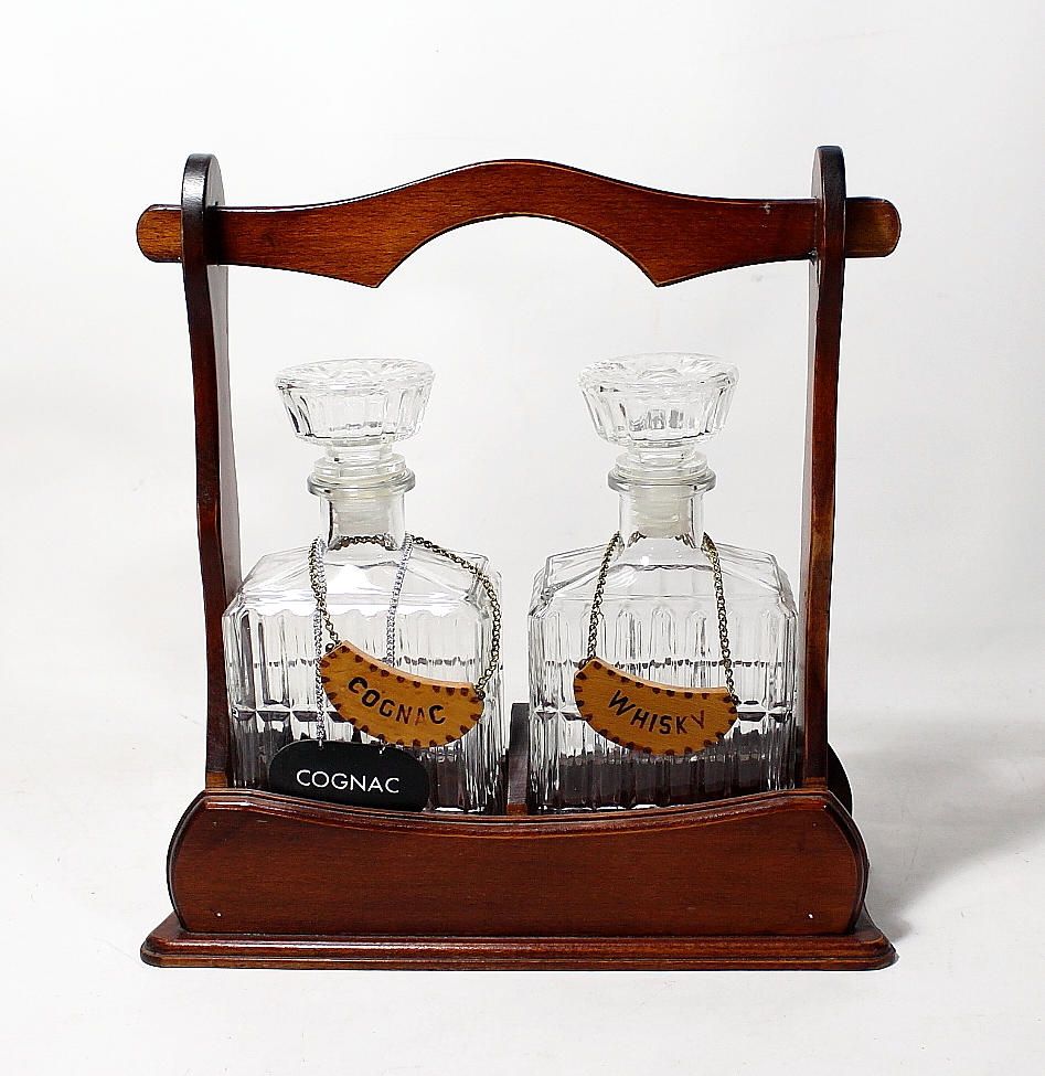 KARAFFER med STÄLL, glas, trä.