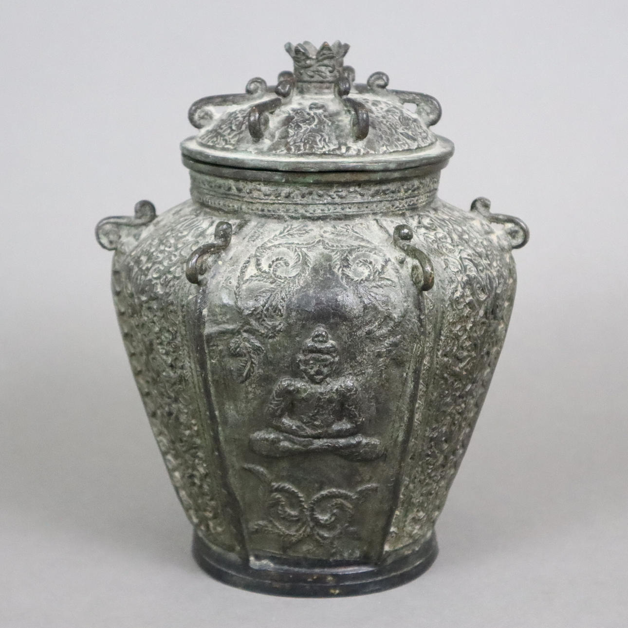 DECKELVASE - tibetochinesisch, Metall bronziert.