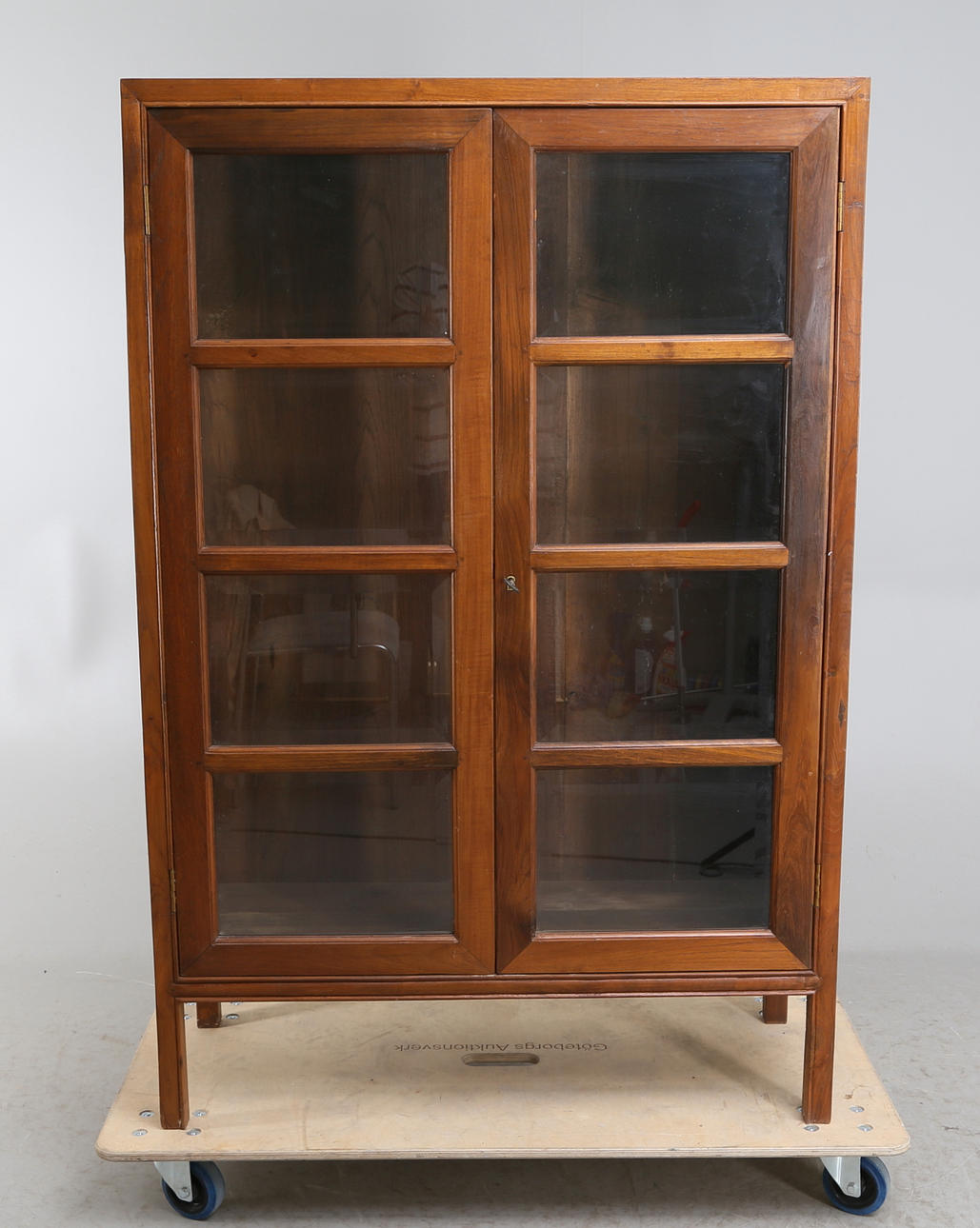 VITRINSKÅP, 18/1900-tal.