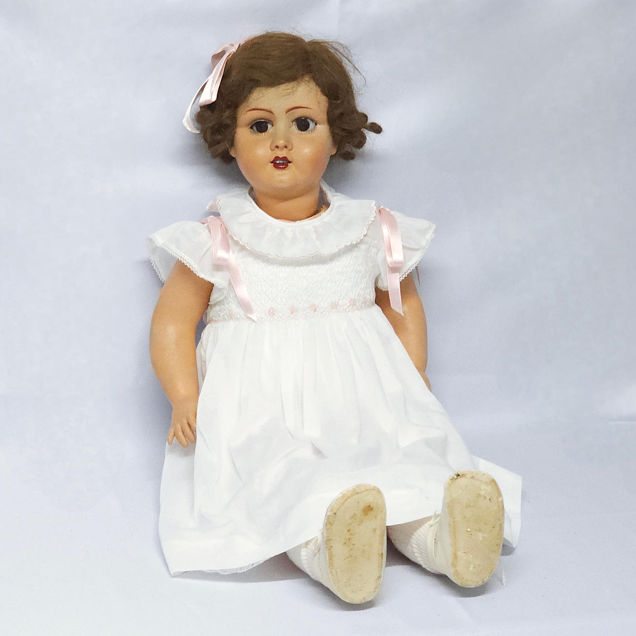 Antigua muñeca caminadora en composición. Circa 1900.