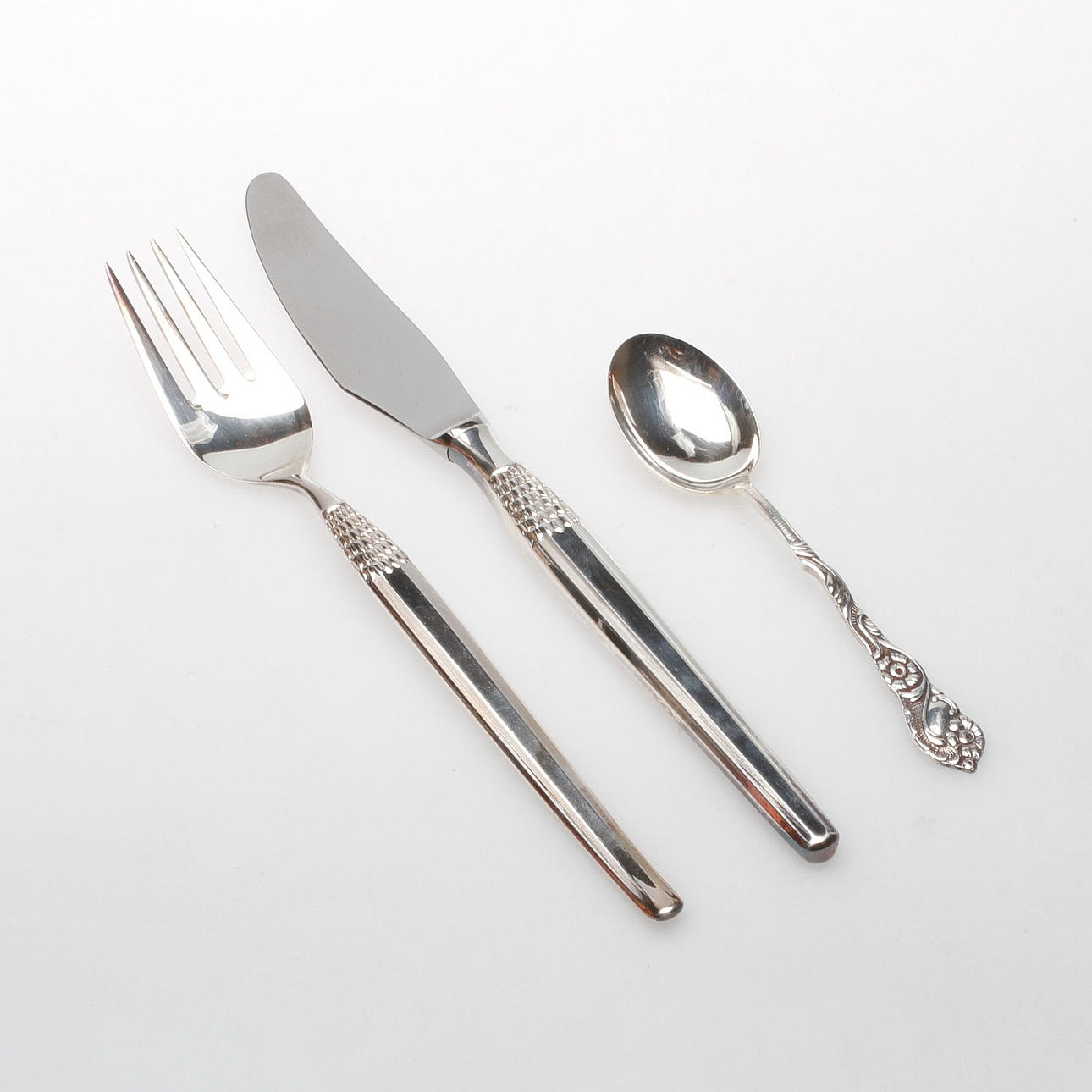 PARTI BESTICK, trettio delar, bland annat "frigast", Nysilver.