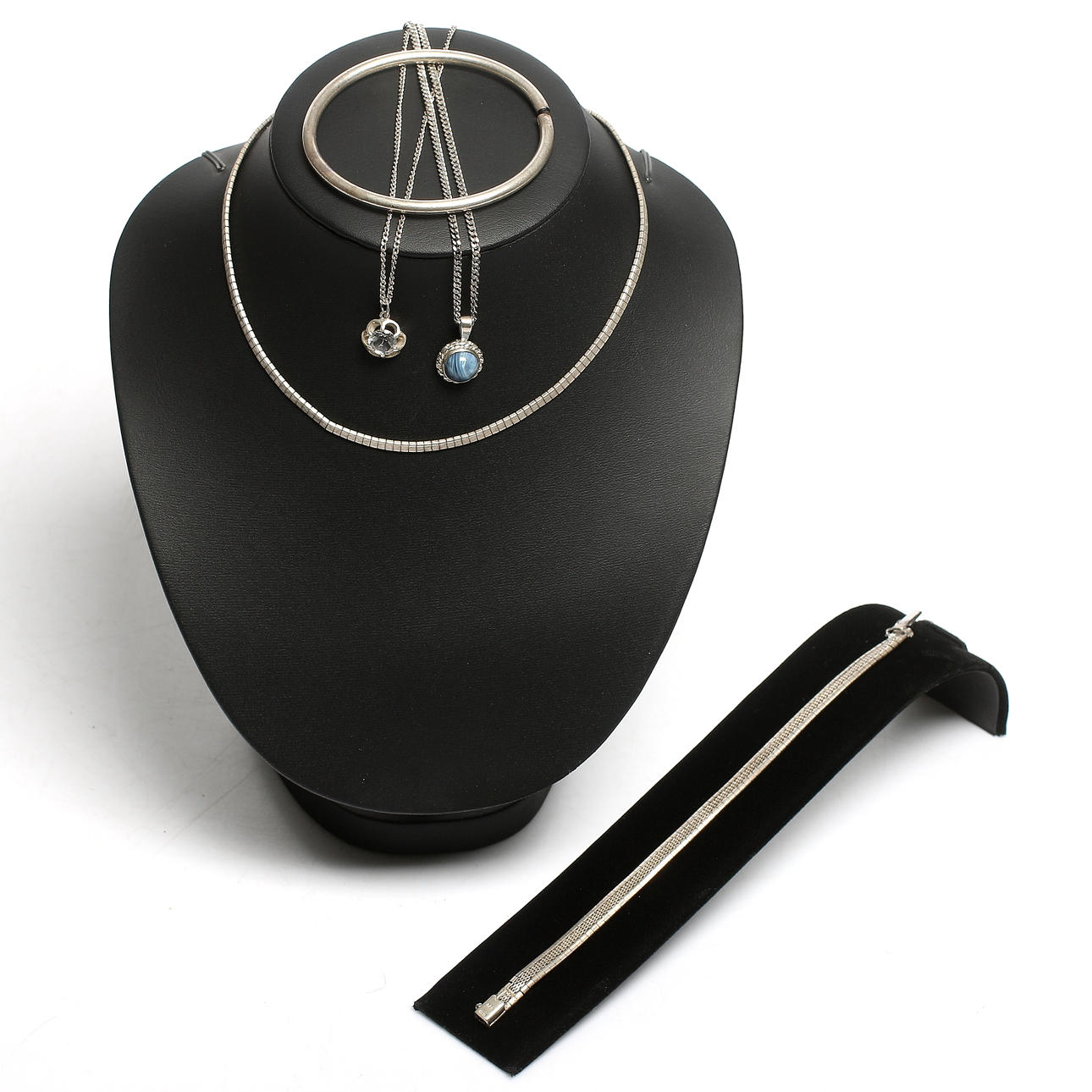 HALSBAND och ARMBAND, 5 delar, silver, bergkristall och agat, 1960/70-tal. Total vikt 32 gram.