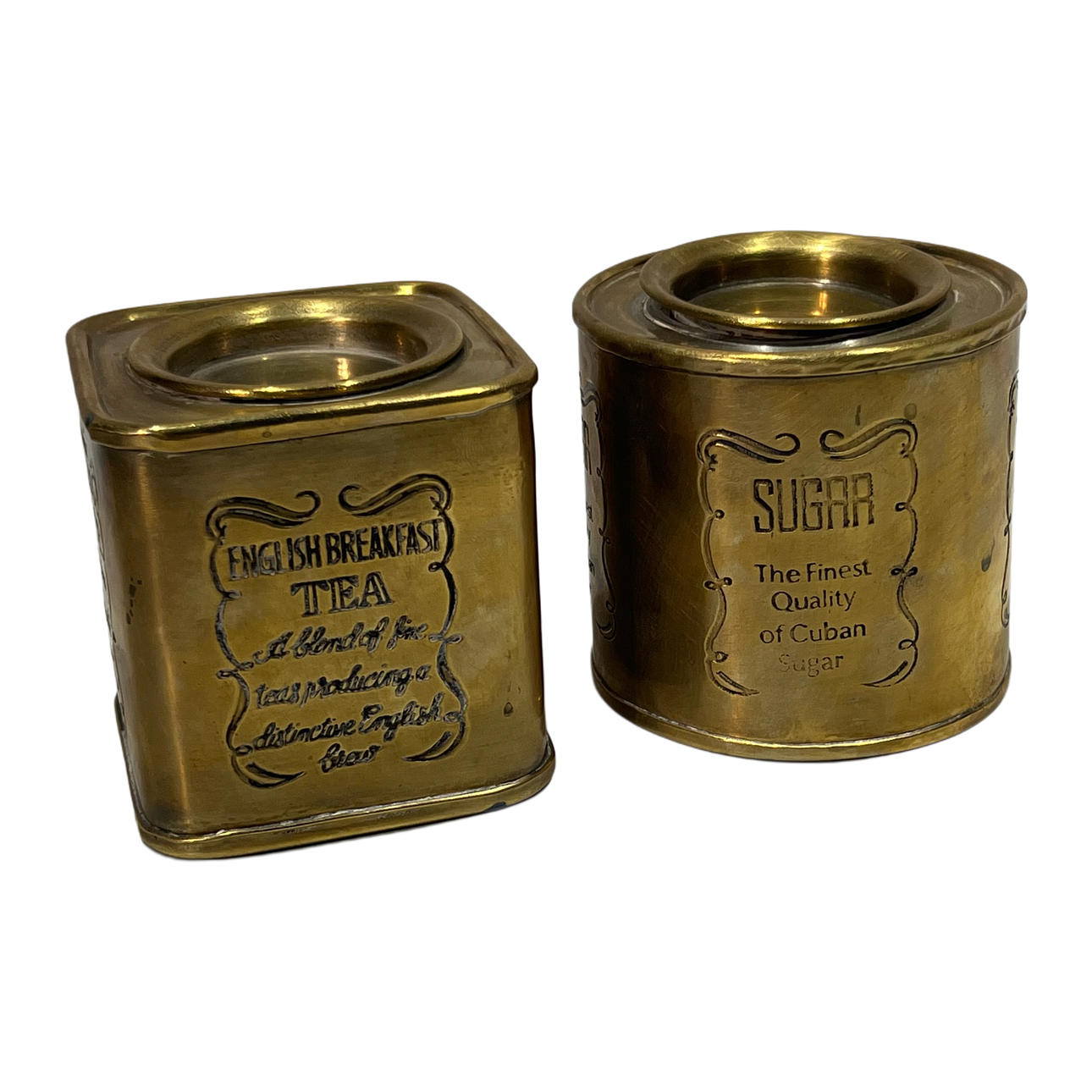 To „engelsk morgenmad“ og „sukker“ messingbeholdere.