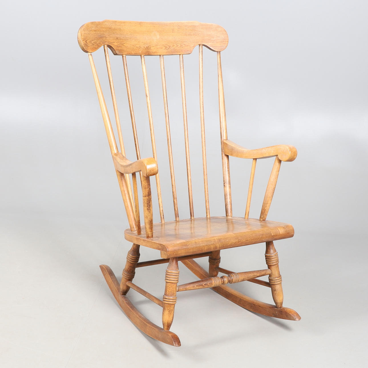 A COUNTRY PINE ROCKING CHAIR.