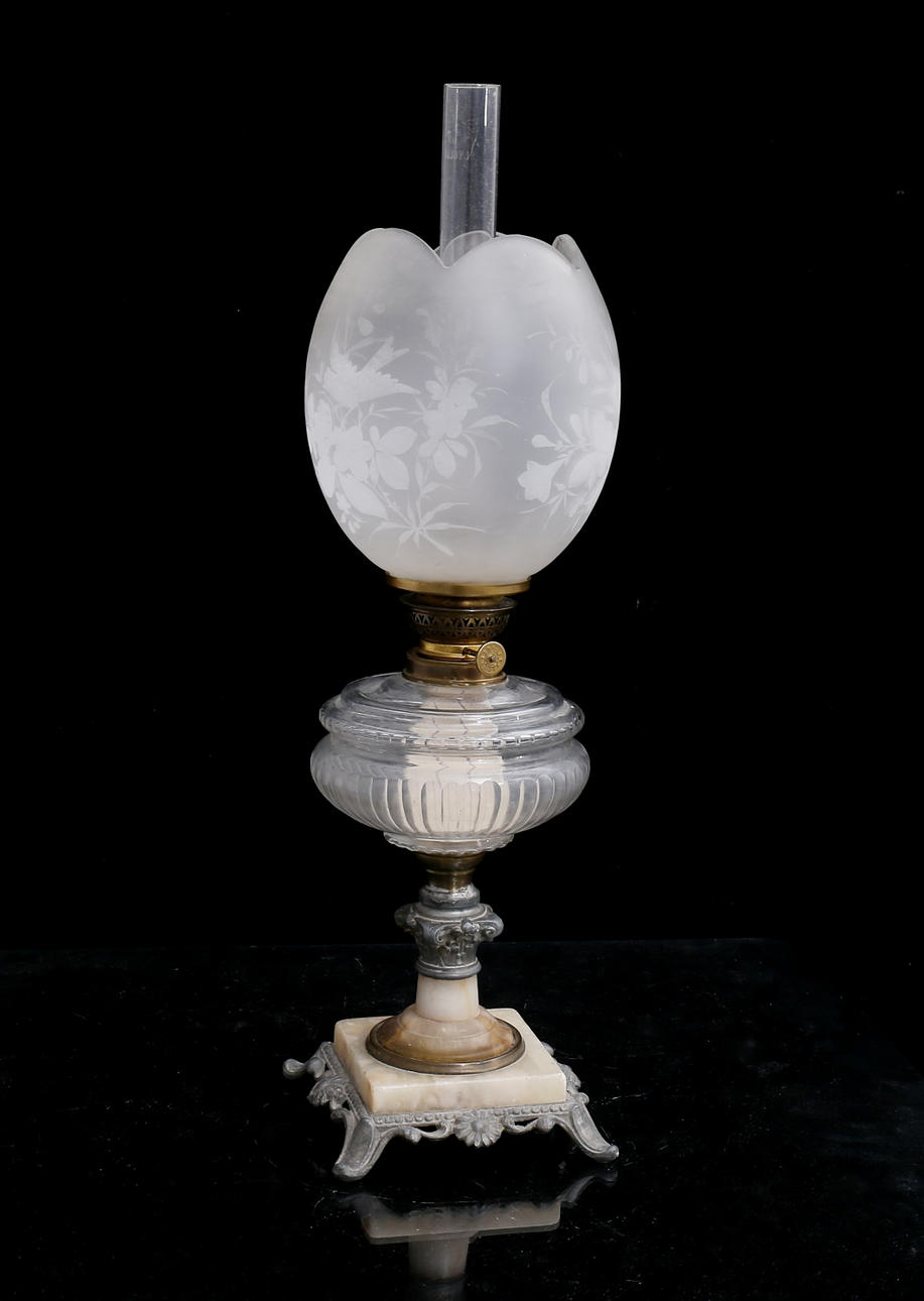 Petroleumlampe, Tischmodell, um 1900.