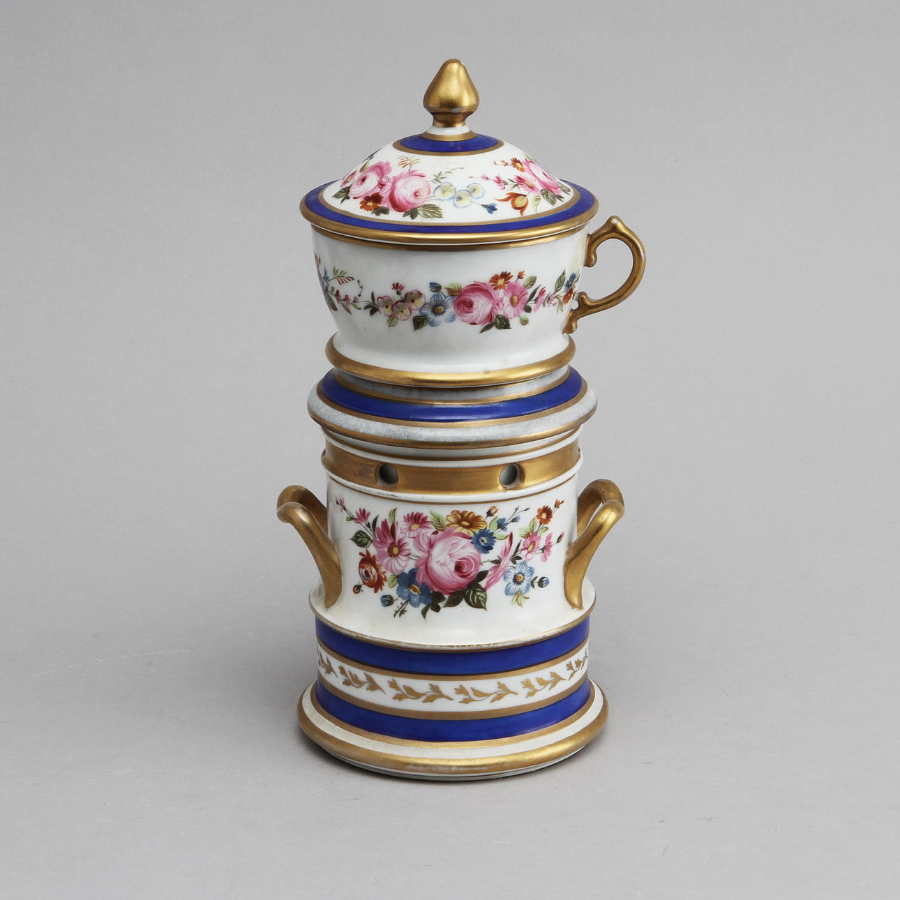 RECHAUFFEUR, porslin, med Sèvresliknande märke.