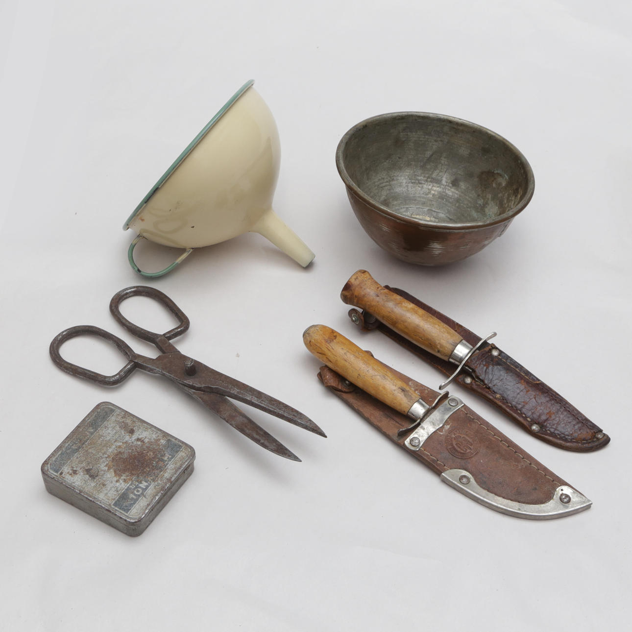 KNIVES 2 PCS, FUNNEL, Kockums, SCISSORS, BOWL and BOX, 1900.
