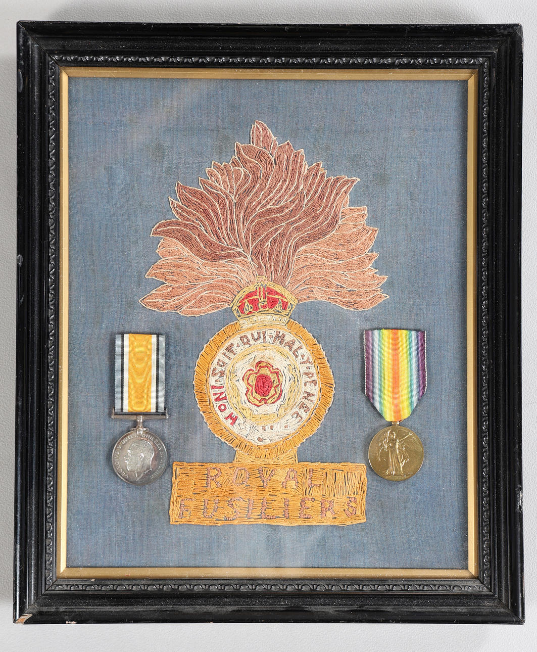 WW1 PAIR OF MEDALS AND EMBROIDERY, ROYAL FUSILIERS. Coins, Medals