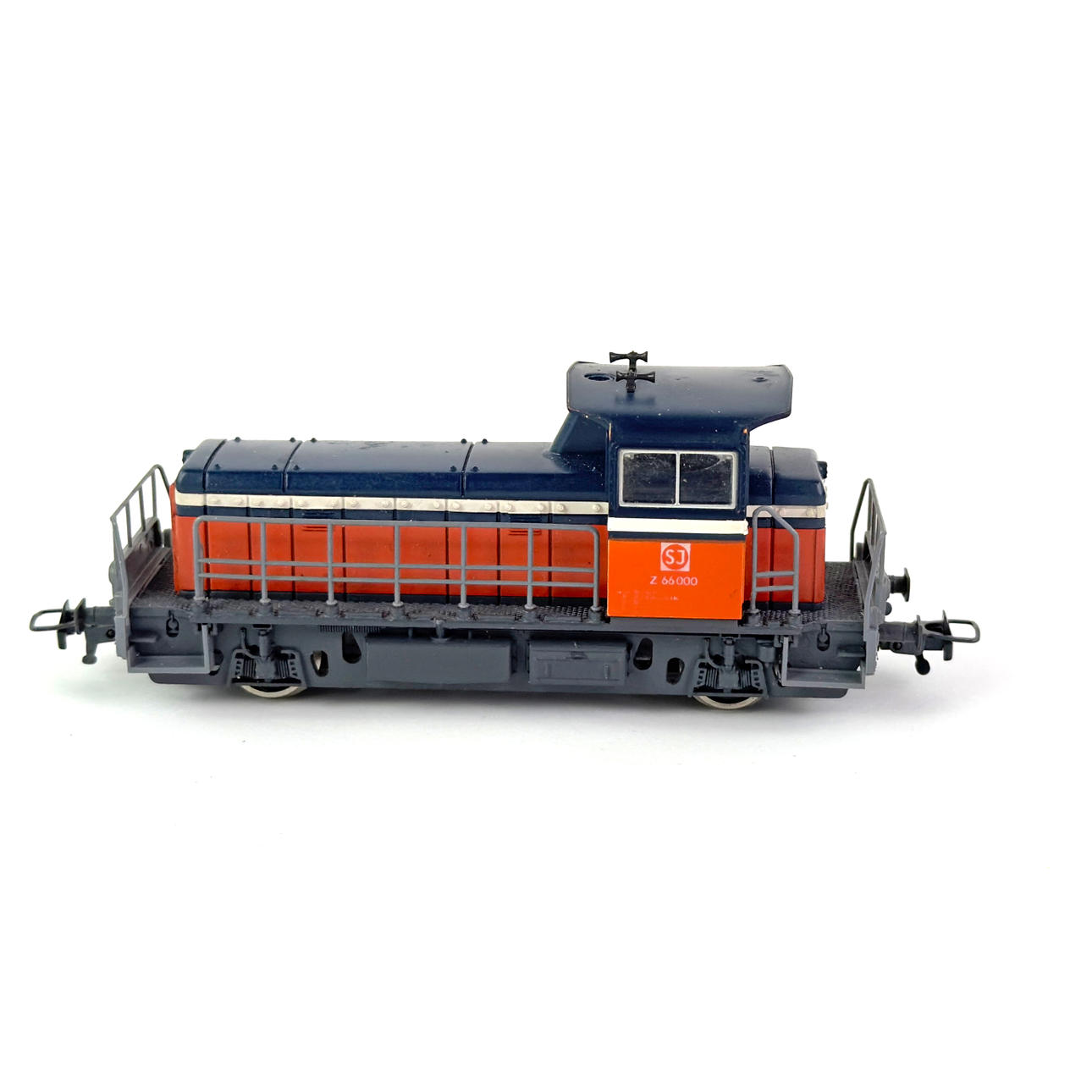 MODEL TRAIN, Roco SJ Z66, Fleischmann steam locomotive 4146. Toys