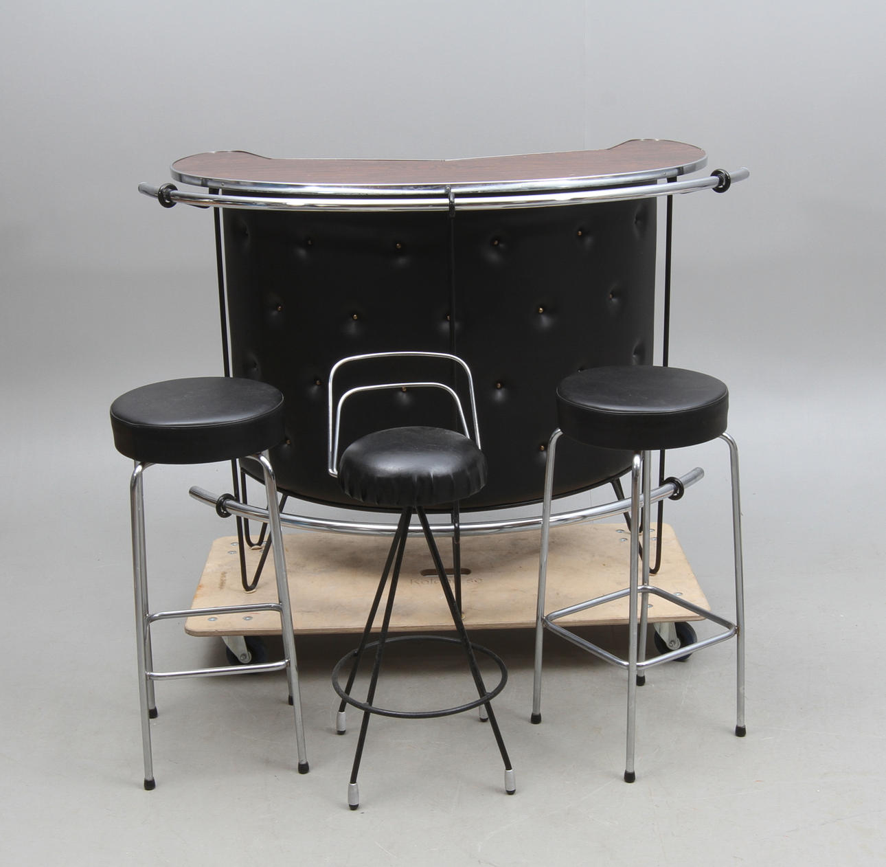 BARDISK, BARSTOLAR, 2 +1 st, 1900-talets andra hälft.