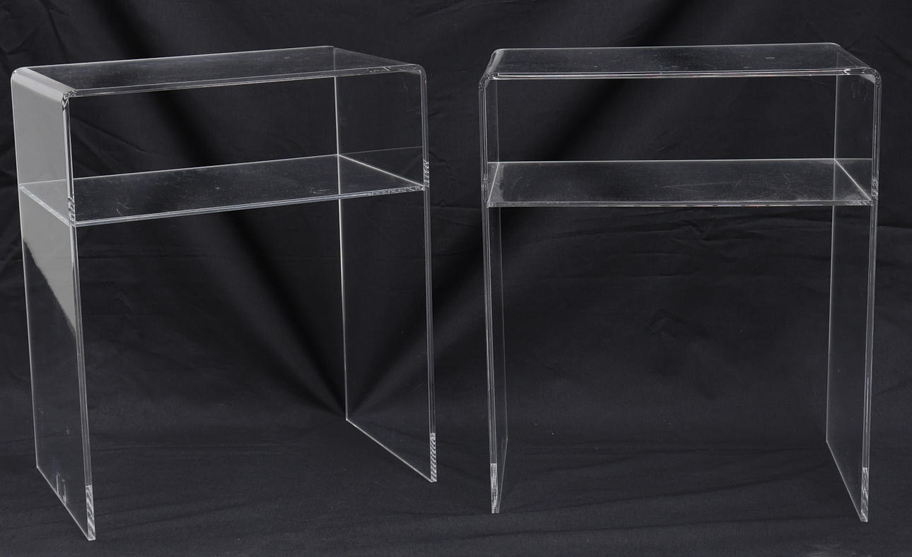 SÄNGBORD. Ett par, plexiglas.