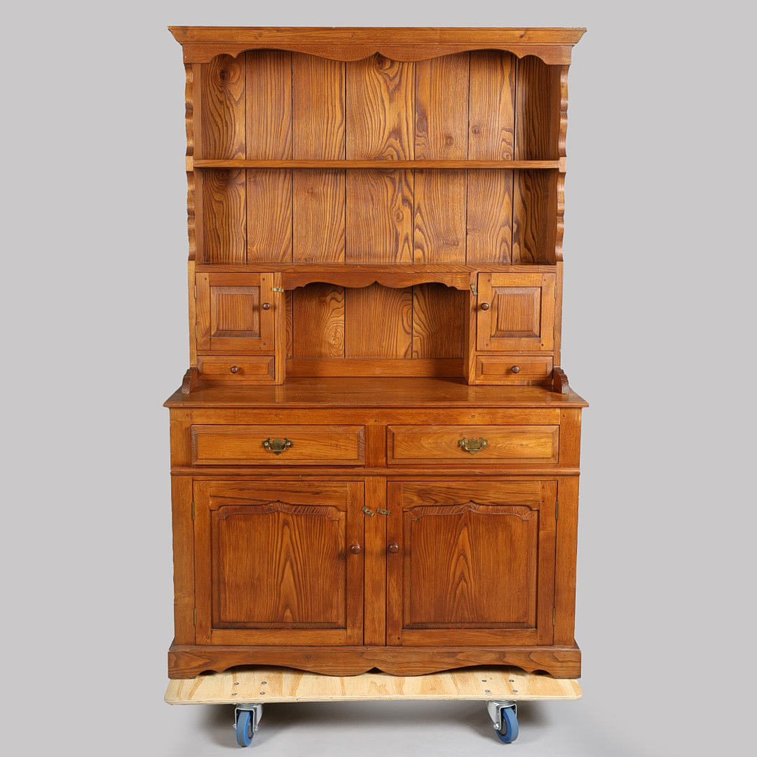 A 20TH CENTURY OAK DRESSER.