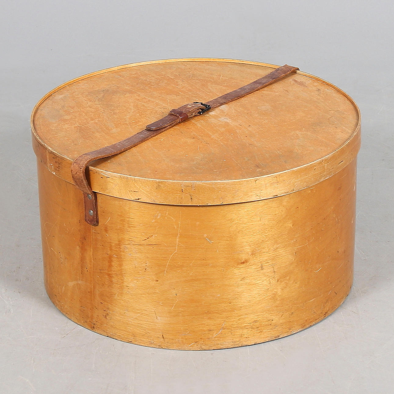 HATTASK, formpressad björkfanér, Grand Prix, Luterma, Estland, omkring sekelskiftet 18/1900.