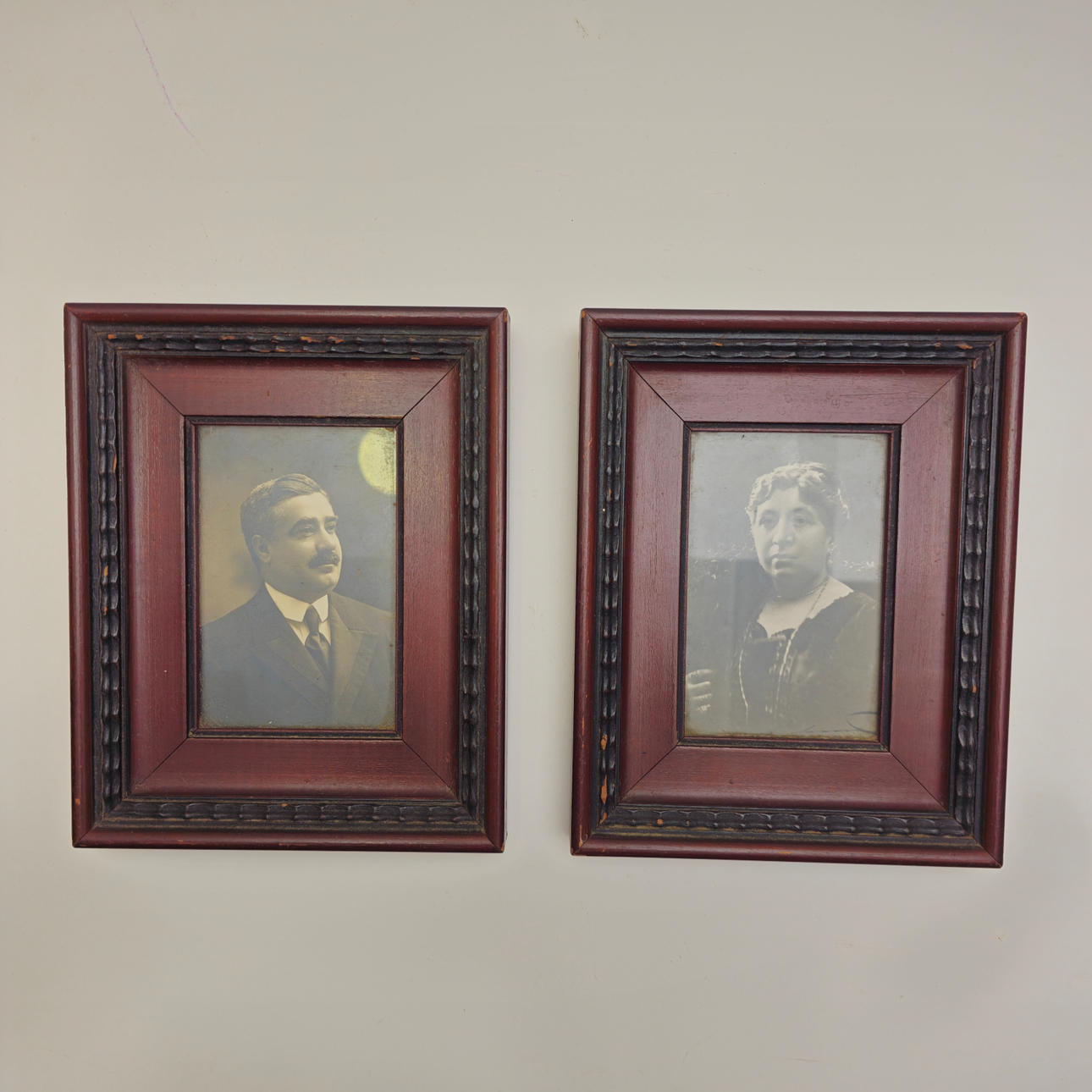 PAIR OF 1930S PHOTO FRAMES.
