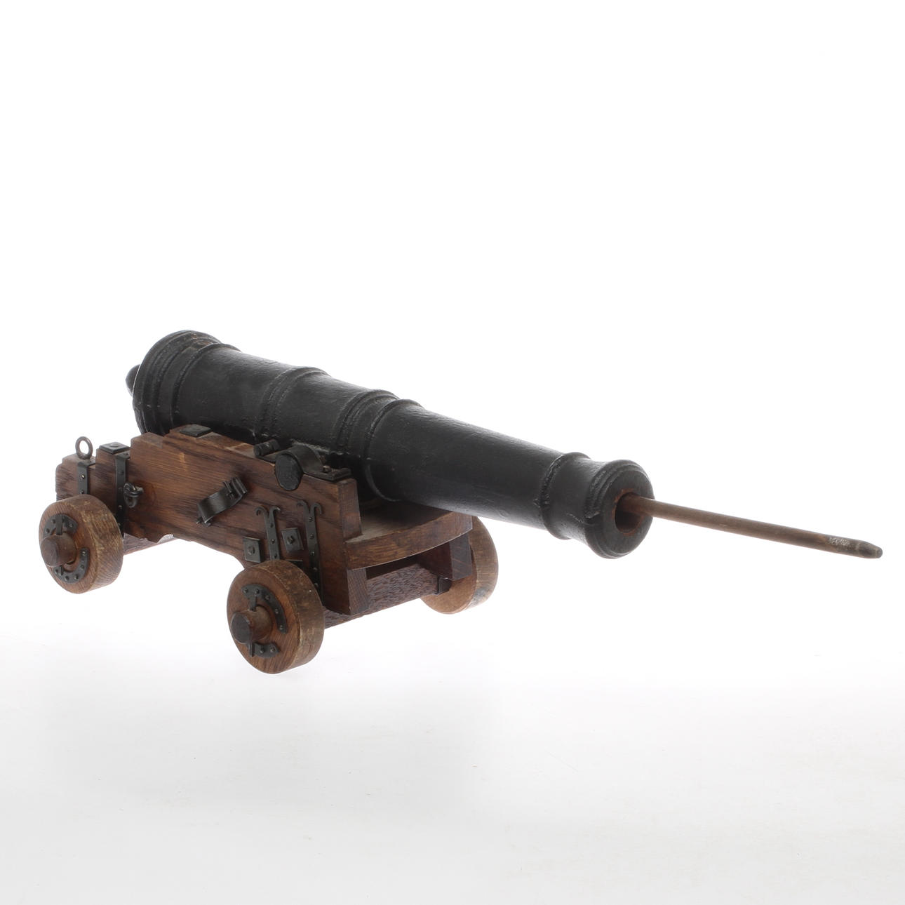 BORDSKANON, gjutjärn, med lavett, 1900-talets andra hälft.