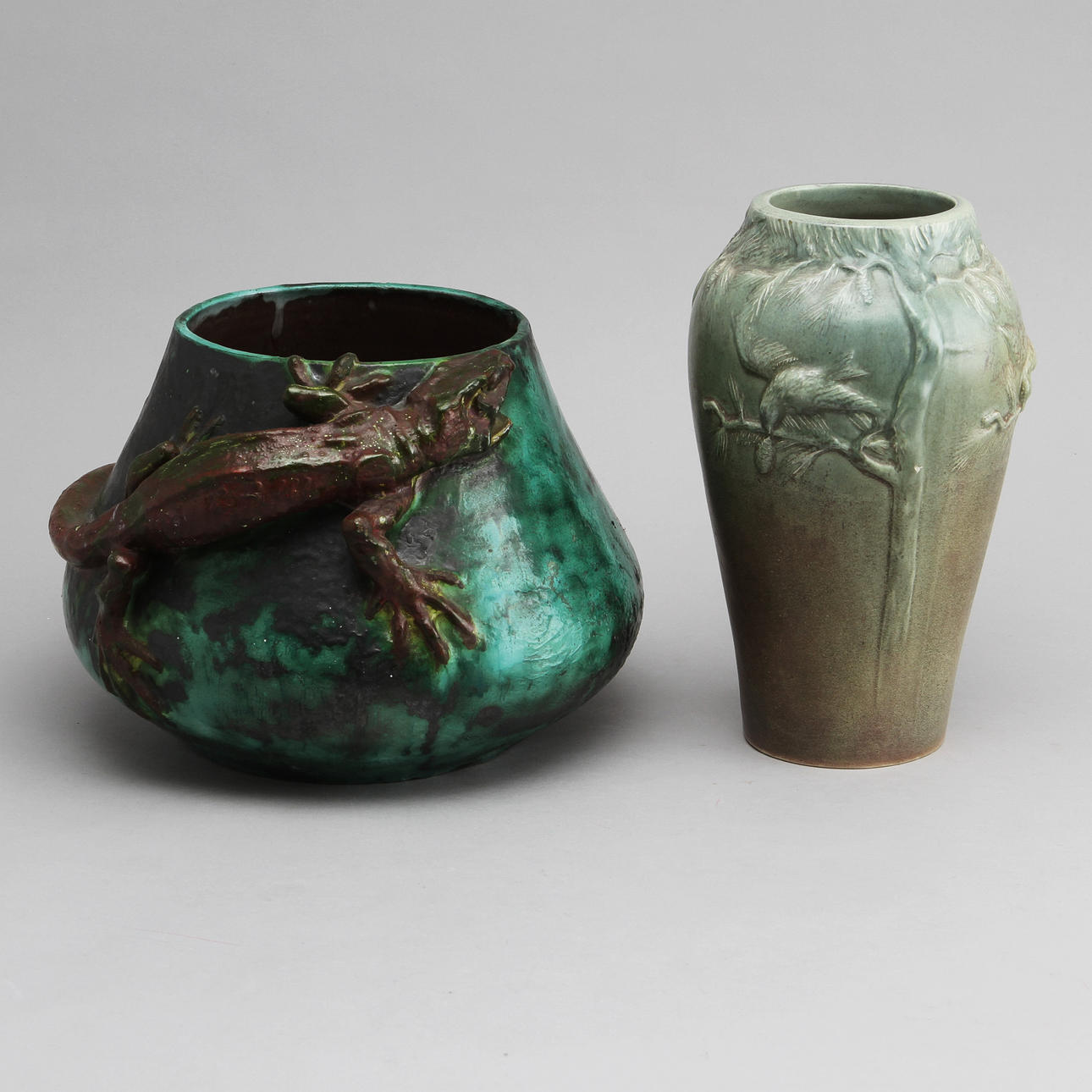 VASER, 2 st, lergods, jugend 1900-talets början. P.H Lundgren, Stockholm och Höganäs.