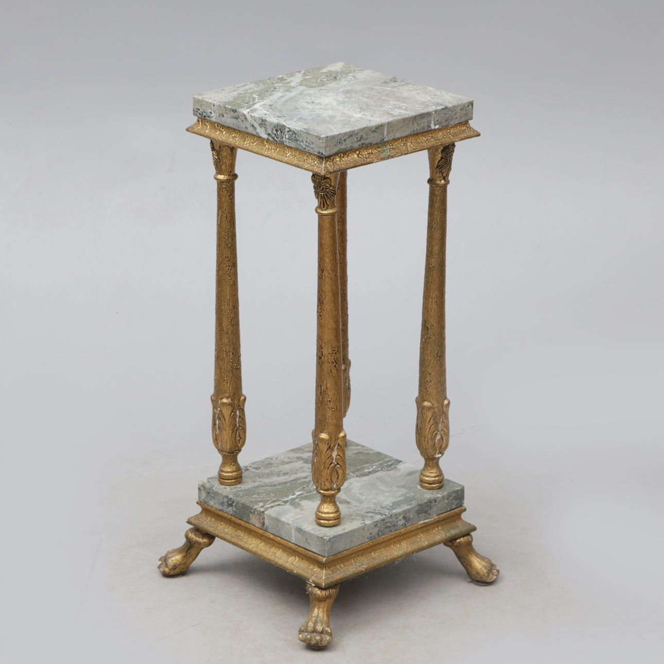 SOCKEL, Steinplatten.