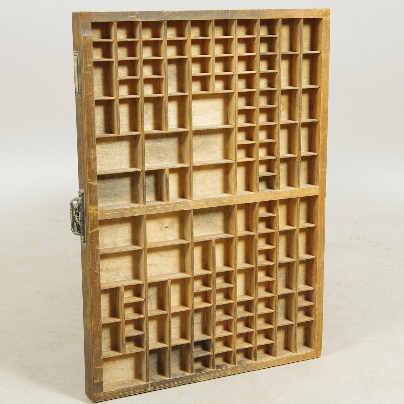 KAST.